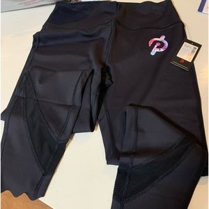 NWT - size large scalloped leggings